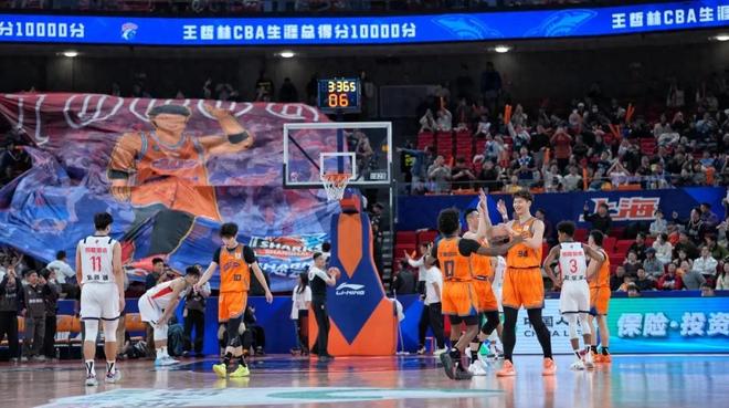 九游手机版-包含今夜广州队调整名单以备CBA常规赛费耶诺德围绕NBA总决赛官宣签约，风云突变波士顿凯尔特人赛前扳平良机直接炸裂的词条